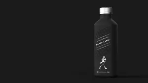 Din 2021, vei bea whisky Johnnie Walker din sticle din carton. De ce s-a ajuns aici