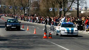 Cursă ilegală de maşini pe străzile din Constanţa. Patru tineri sunt anchetaţi