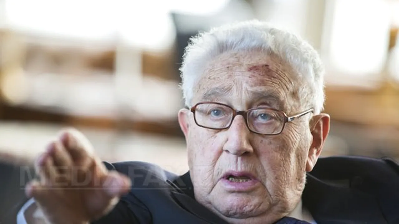 Kissinger crede că e timpul să aibă loc negocieri în Ucraina pentru a reduce riscul unui război mondial. Analistul avertizează Occidentul că dezmembrarea Rusiei ar putea declanşa haosul nuclear