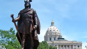 Fost premier român, ironii la adresa lui Donald Trump: Singurul argument pentru Groenlanda e culoarea părului, ca a lui Erik cel Roșu