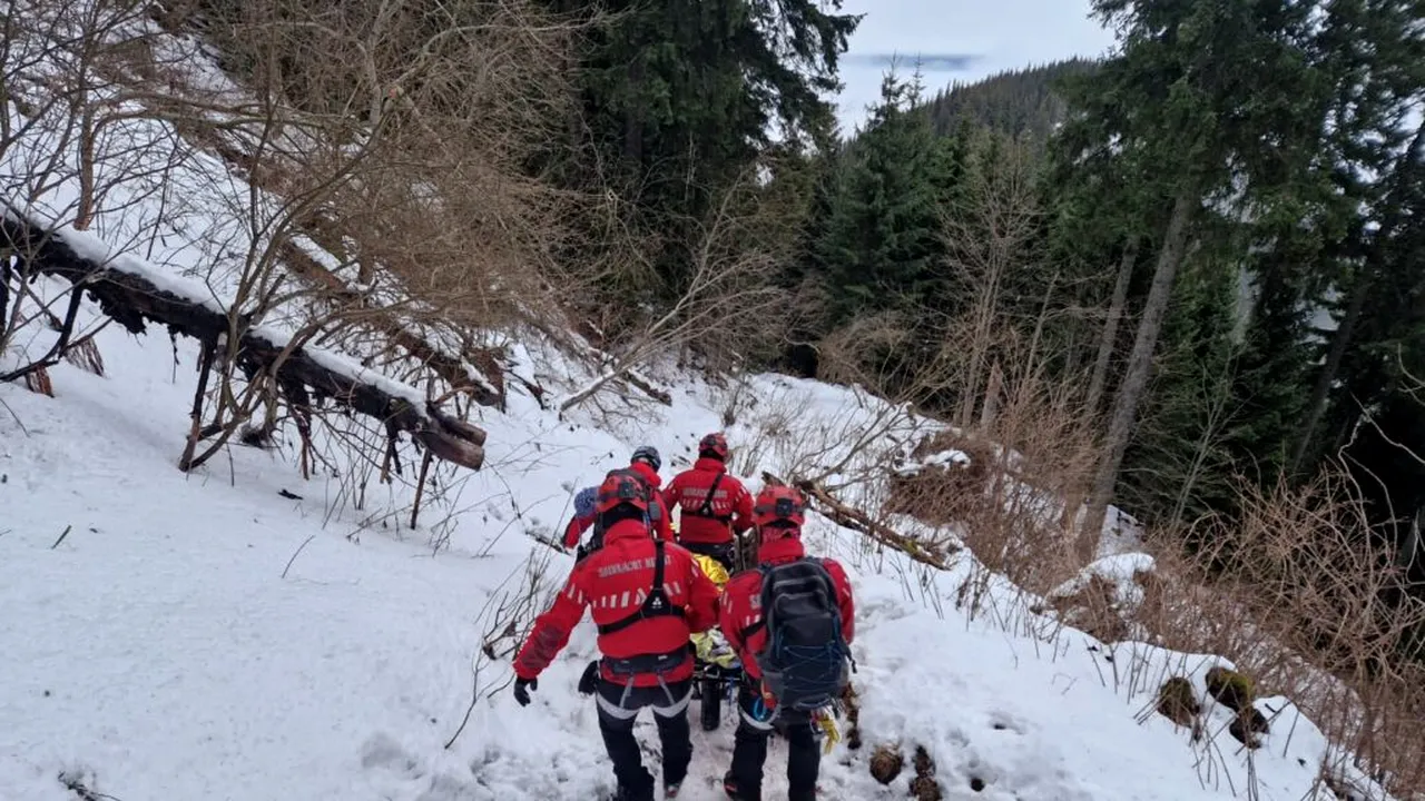 Salvamont: 15 persoane, transportate la spital cu ambulanța în ultimele 24 de ore