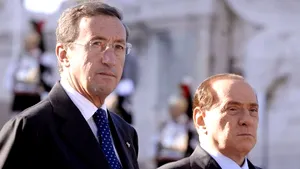 Gianfranco Fini cere demisia lui Berlusconi
