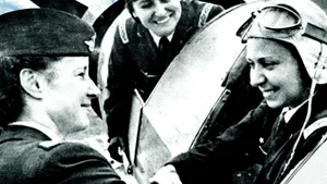 CARTEA DE ISTORIE: Din înaltul cerului în beciurile Securităţii