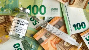 Te vaccinezi şi primeşti bani. Grecia a anunţat un nou stimulent pentru a creşte rata vaccinării