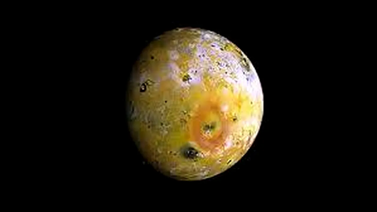 Luna vulcanică Io a planetei Jupiter va fi studiată şi cartografiată amănunţit de NASA, prin sonda Juno 