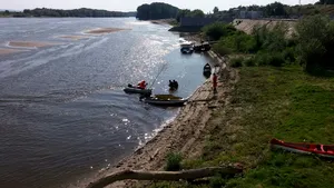 O adolescentă şi un bărbat care sărise să o salveze s-au înecat în Dunăre, pe braţul Borcea