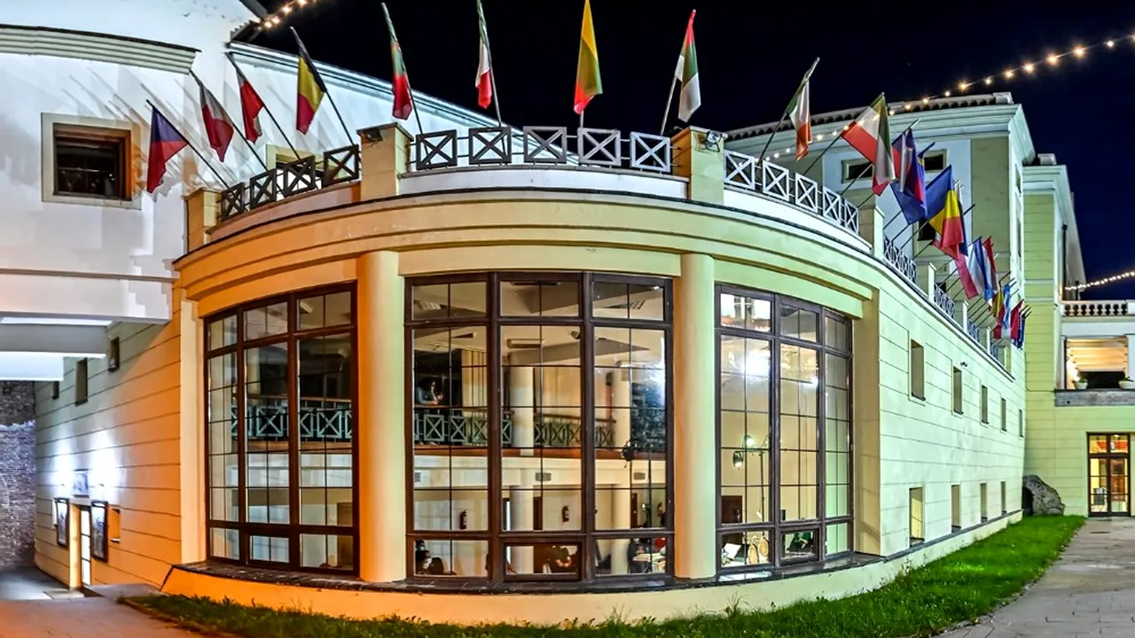 Flori în schimbul biletelor la Filarmonica Sibiu. Ce plante pot aduce iubitorii de cultură pentru a intra la spectacole