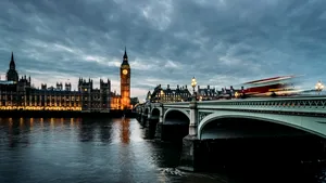 Veşti pentru angajaţii români din Marea Britanie: mai multe companii plănuiesc să oprească recrutările şi angajările în următorul an