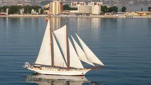 Velierul Adornate participă la prima întrecere a navelor cu vele desfăşurată exclusiv în Marea Neagră