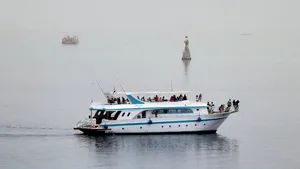 Trei turişti britanici sunt dispăruţi după ce o navă a luat foc în Egipt