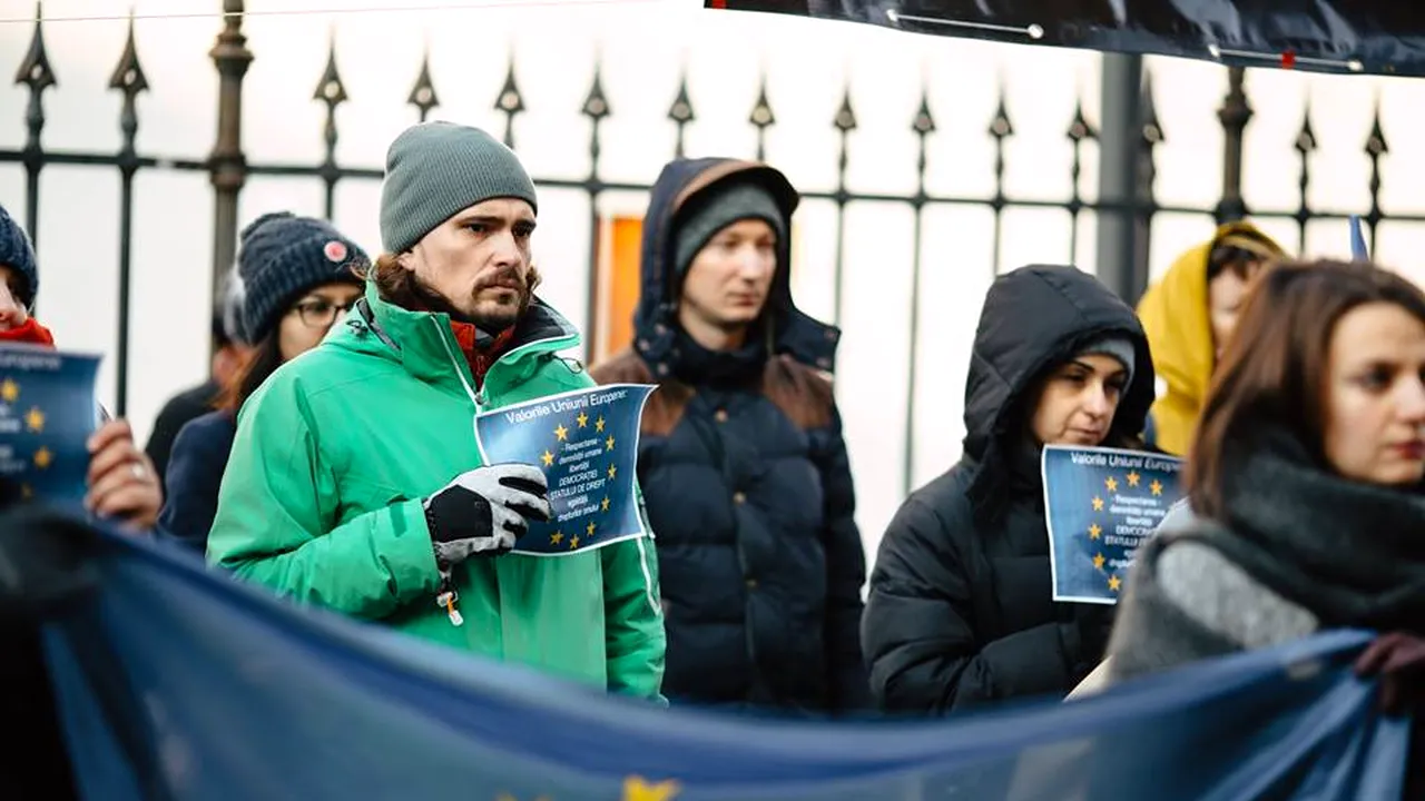 Organizatorii flashmob-ului antiguvernamental „Vă vedem din Sibiu”, invitaţi la Parlamentul European