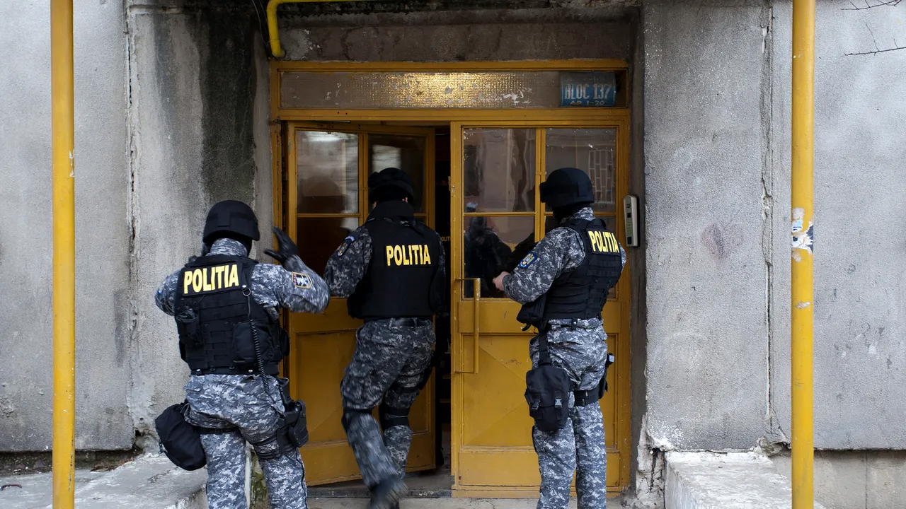 Radio pirat în Bucureşti. Proprietarii au perturbat serviciile de telecomunicaţie