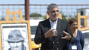 O scrisoare primită înainte de Crăciun i-a schimbat viaţa şi l-a făcut faimos în America. Damian Drăghici: „Iniţial, am crezut că-i o glumă şi am aruncat-o”