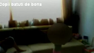 EXCLUSIV: Instanţa condamnă în premieră o bonă care a maltratat copilul de care avea grijă - VIDEO