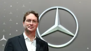 Mercedes vrea costuri mai mici în Germania și arată spre România: diferență de 82% la costul salarial pe oră