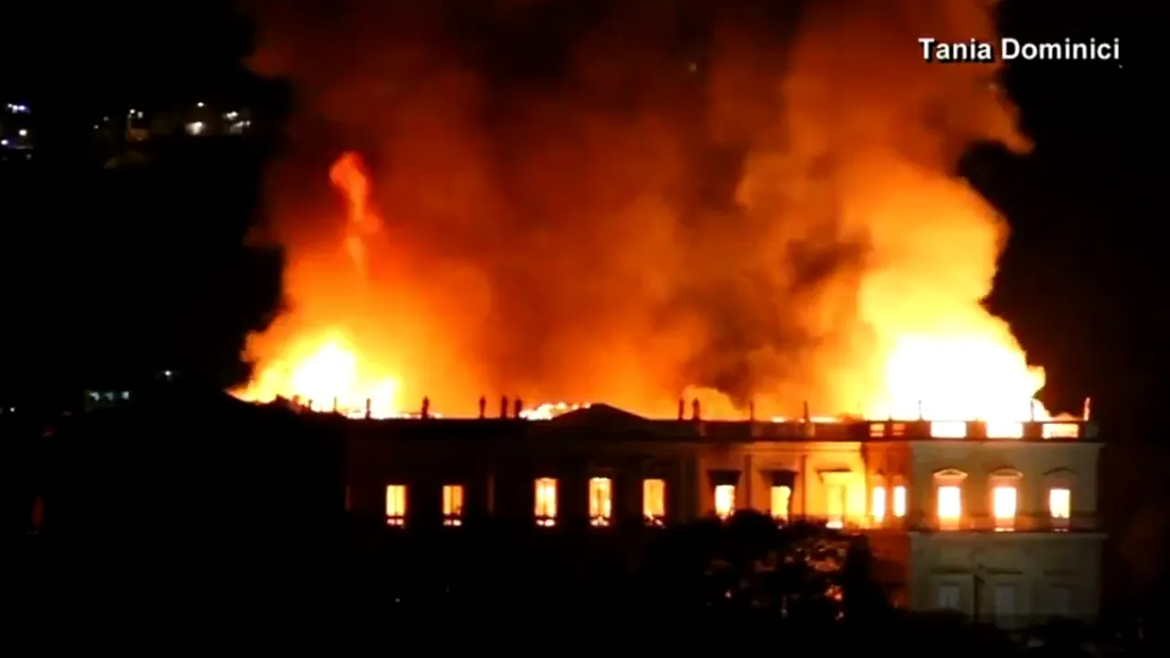 Incendiu de amploare în Muzeul Naţional din Rio de Janeiro, cu o vechime de 200 de ani