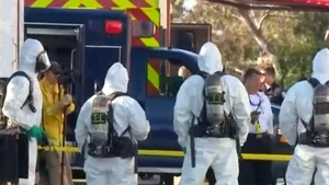 Posibil ATAC CHIMIC la sediul Facebook: Patru clădiri, evacuate după ce s-a detectat gaz sarin. Două persoane ar fi fost expuse la substanţa toxică | FOTO, VIDEO