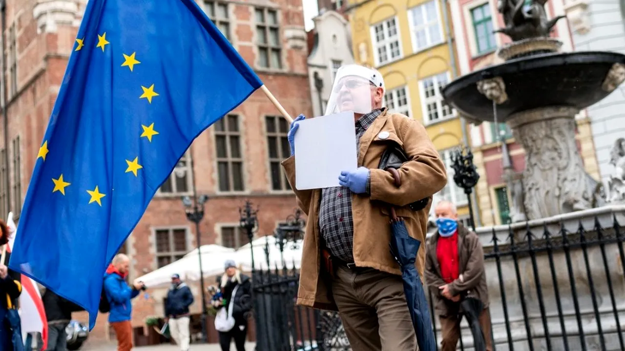 Organizaţie: Pandemia a erodat democraţia şi statul de drept în multe ţări UE, inclusiv în România