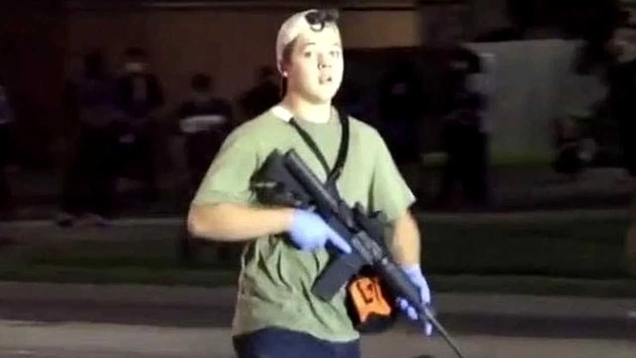 Tânărul de 17 ani care ar fi ucis două persoane la protestele din Wisconsin a fost pus sub acuzare de procurori