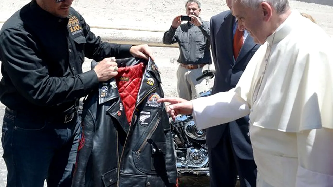 O motocicletă Harley-Davidson aparţinând papei Francisc a fost vândută cu 241.500 de euro