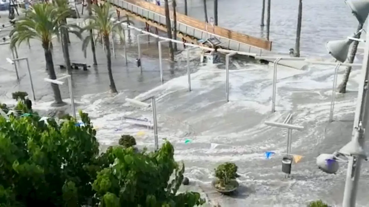 Mini-tsunami de 1,5 metri s-a produs pe o plajă din Mallorca, una din staţiunile preferate de români pentru vacanţă | FOTO, VIDEO