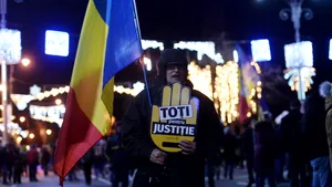 Protest spontan faţă de propunerea de revocare. În jur de o mie de persoane, la Palatul Victoria, după anunţul lui Tudorel Toader | VIDEO

