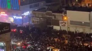 Protestele de stradă cresc în amploare în Iran. Sunt incendiate vehicule și clădiri