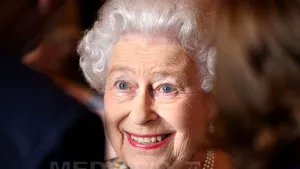 Regina Elizabeth a II-a a Marii Britanii a petrecut o jumătate de oră alături de primul ei strănepot