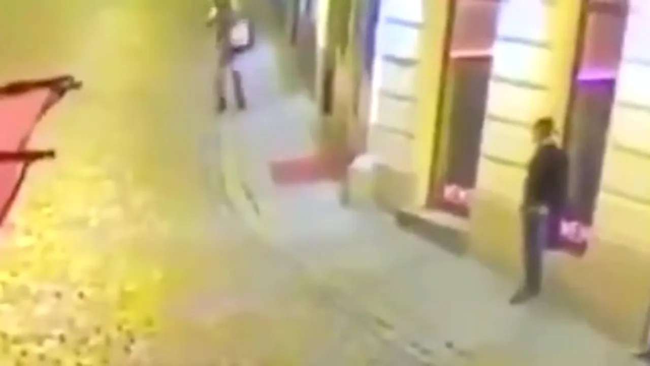 VIDEO Martorii spun ce teroare au trăit în centrul Vienei. Imaginile sângeroase cu atacatorii trăgând cu arma, filmate de amatori
