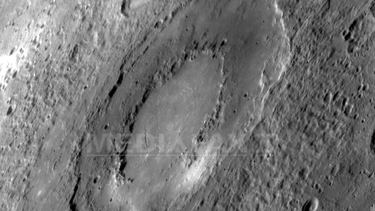 Messenger, primul vehicul spaţial plasat pe orbita planetei Mercur