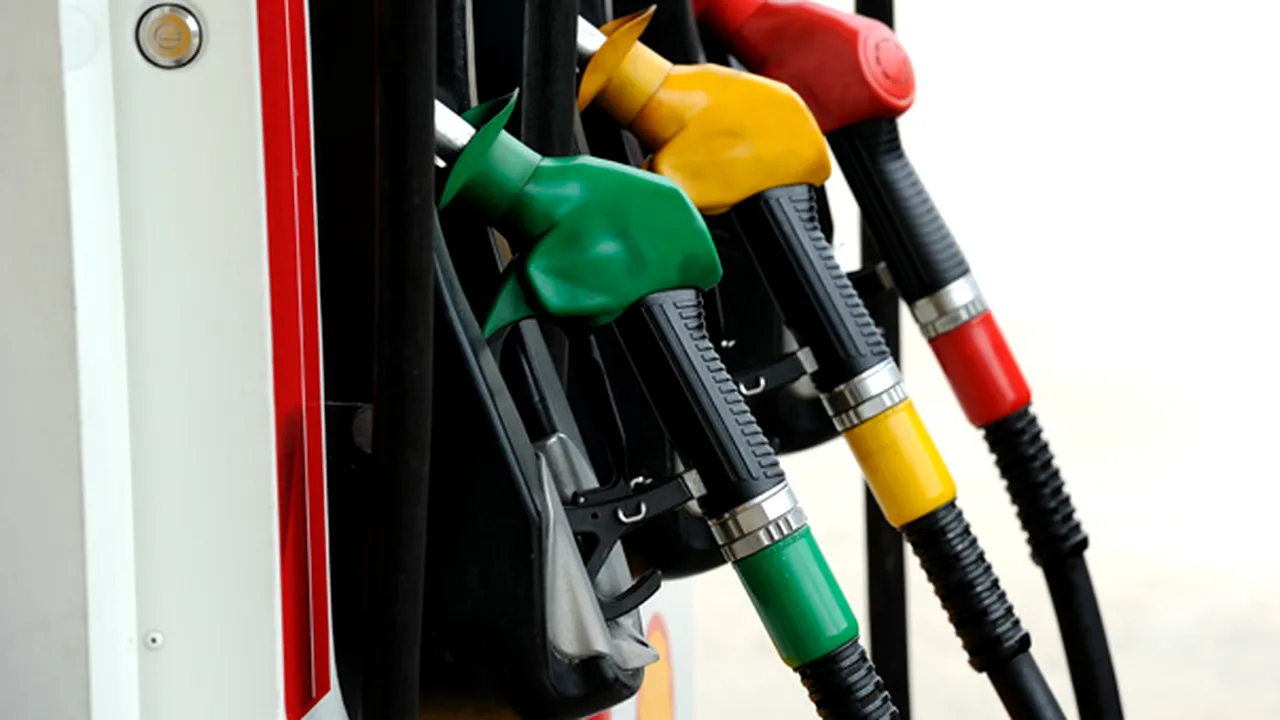 Compensarea preţurilor la carburanţi va continua până la sfârşitul lunii septembrie