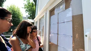 Propunerile „Comisiei de tăiat hârtii” din Ministerul Educaţiei: Voluntariat pentru părinţi şi eliminarea portofoliului dirigintelui 