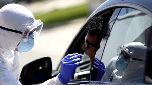 Un nou instrument în lupta cu mutaţiile COVID: Marea Britanie ar putea lansa 