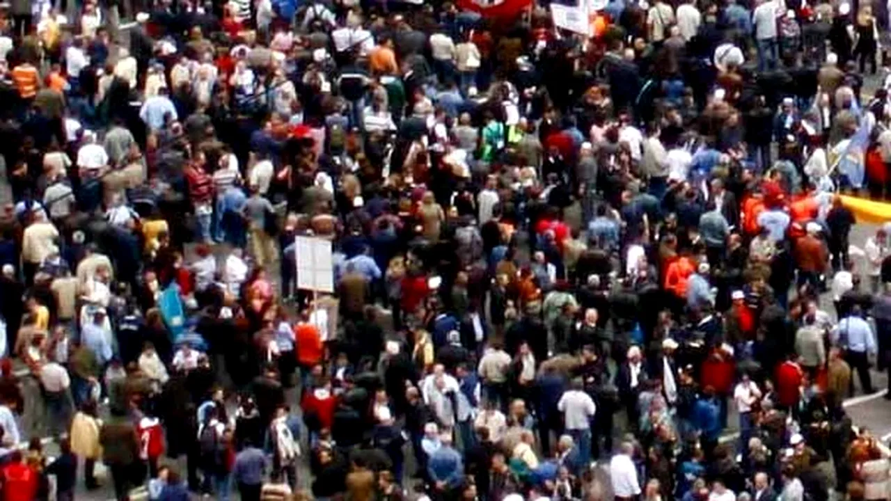 Peste 10.000 de persoane au protestat la Mioveni