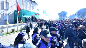 Proteste violente în Albania, faţă de Guvernul condus de Edi Rama