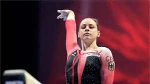 Sarah Voss a rupt normele tradiţionale la Campionatul European de Gimnastică. Echipamentul său a inspirat mai multe sportive. FOTO