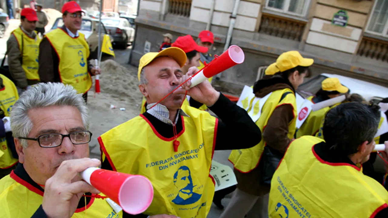 Peste 10.000 de sindicalişti din învăţământ protestează miercuri în Capitală