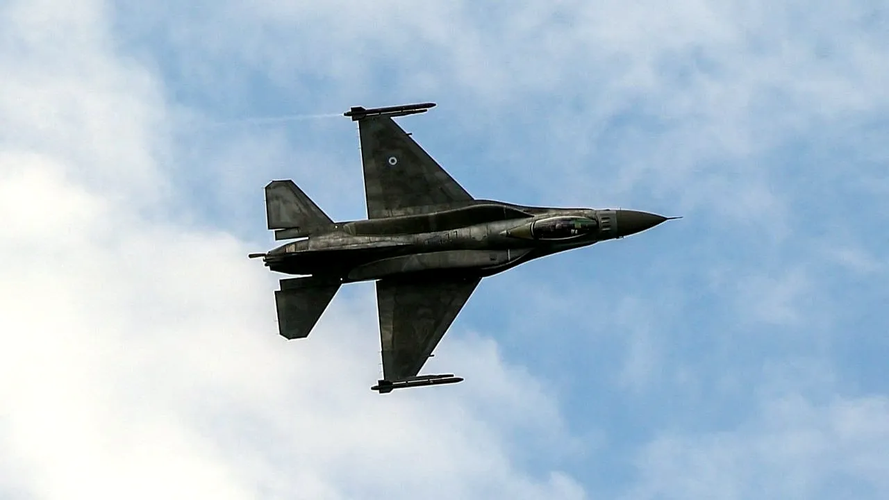Un pilot ucrainean de F-16 doboară şase rachete ruseşti într-o singură misiune, marcând o premieră mondială