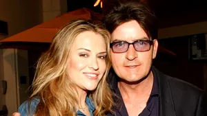 Charlie Sheen şi-a atacat soţia cu un cuţit