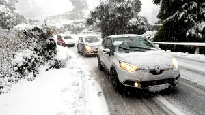 O insulă căutată pentru vremea caldă şi plajele însorite a fost lovită de ninsori abundente