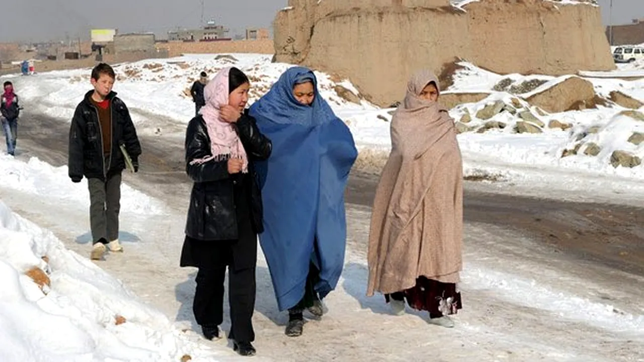 Cel puţin 40 de copii au murit din cauza gerului în Afganistan