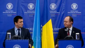 Klimkin: Kievul lucrează la o soluţie în cazul restricţiilor de intrare pentru mai mulţi români