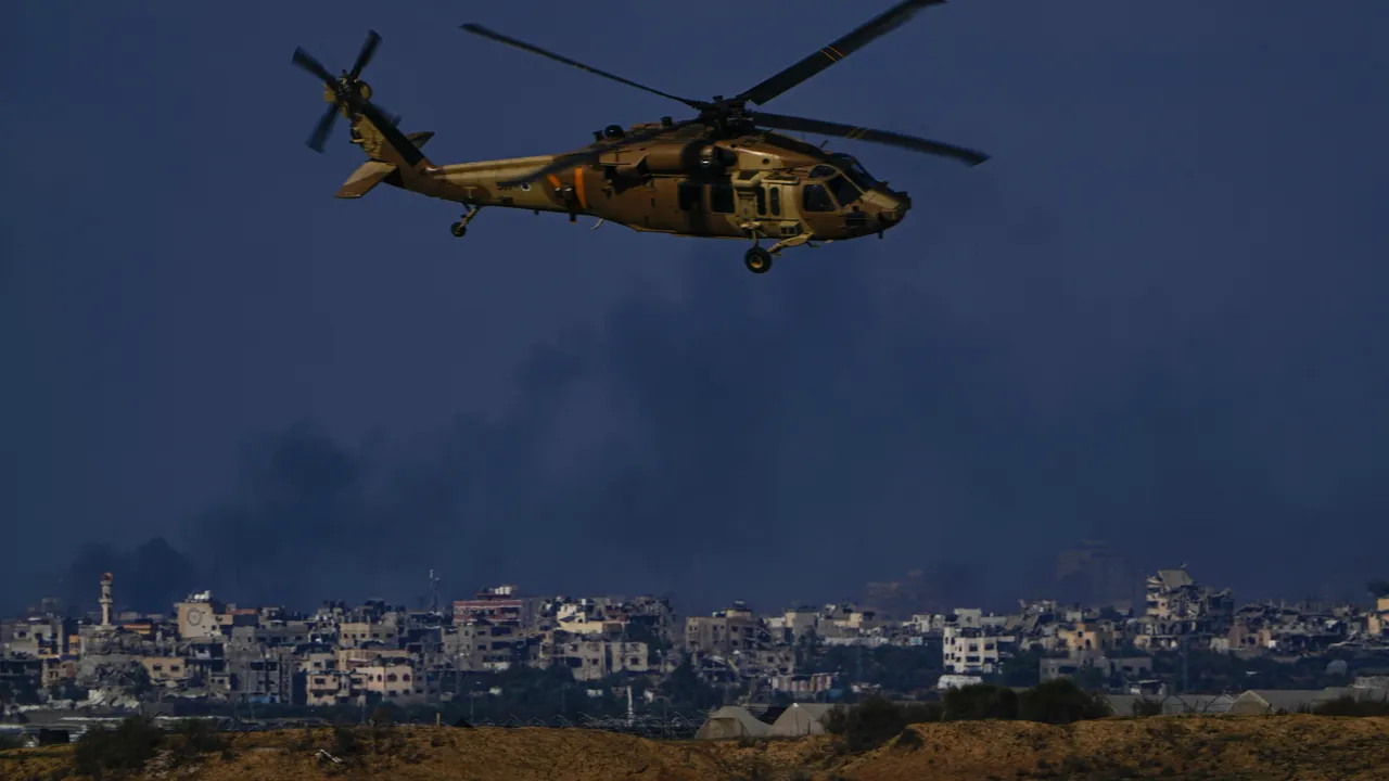 Război Israel - Hamas. Armata instalează pompe pentru a inunda cu apă de mare tunelurile Hamas / Zeci de prizonieri „suspecţi de terorism” / ONU: doar 69 de camioane de ajutor au intrat ieri în Fâşie