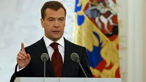 Medvedev încearcă să îl determine pe Obama să renunţe la scutul antirachetă