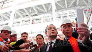 Boc a refuzat casca de protecţie pe şantierul Otopeni: Să mă amendeze!