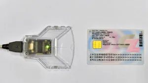 Intră în vigoare legea care îţi va permite să treci la buletin electronic cu cip. Şi copiii sub 14 ani vor putea avea buletin