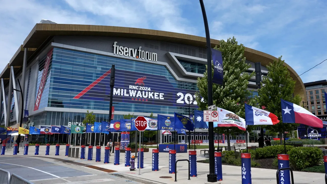 Trump a ajuns la Milwaukee pentru Convenţia Naţională Republicană după tentativa de asasinat