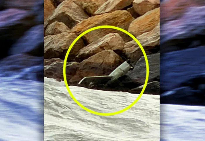 NEWS ALERT Noi fragmente de dronă, descoperite la Costinești. Zona Obeliscului, securizată de autorități