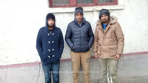 3 indieni care au vrut să intre ilegal în România, ajutaţi de călăuze din Italia, opriţi la graniţă