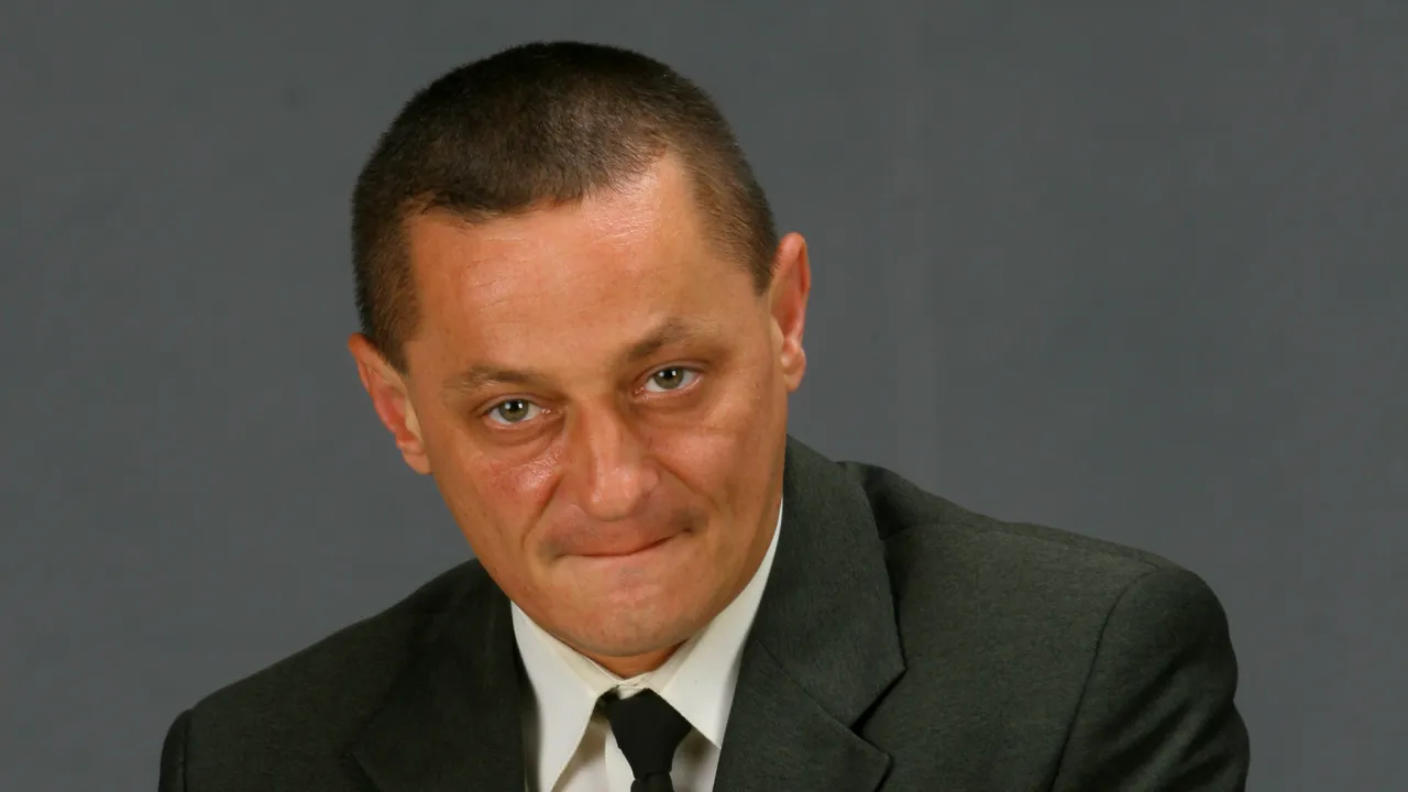 COMENTARIU: Doi melci îl contrazic pe Iohannis: „Construcţia autostrăzilor e mai lentă decât viteza noastră”